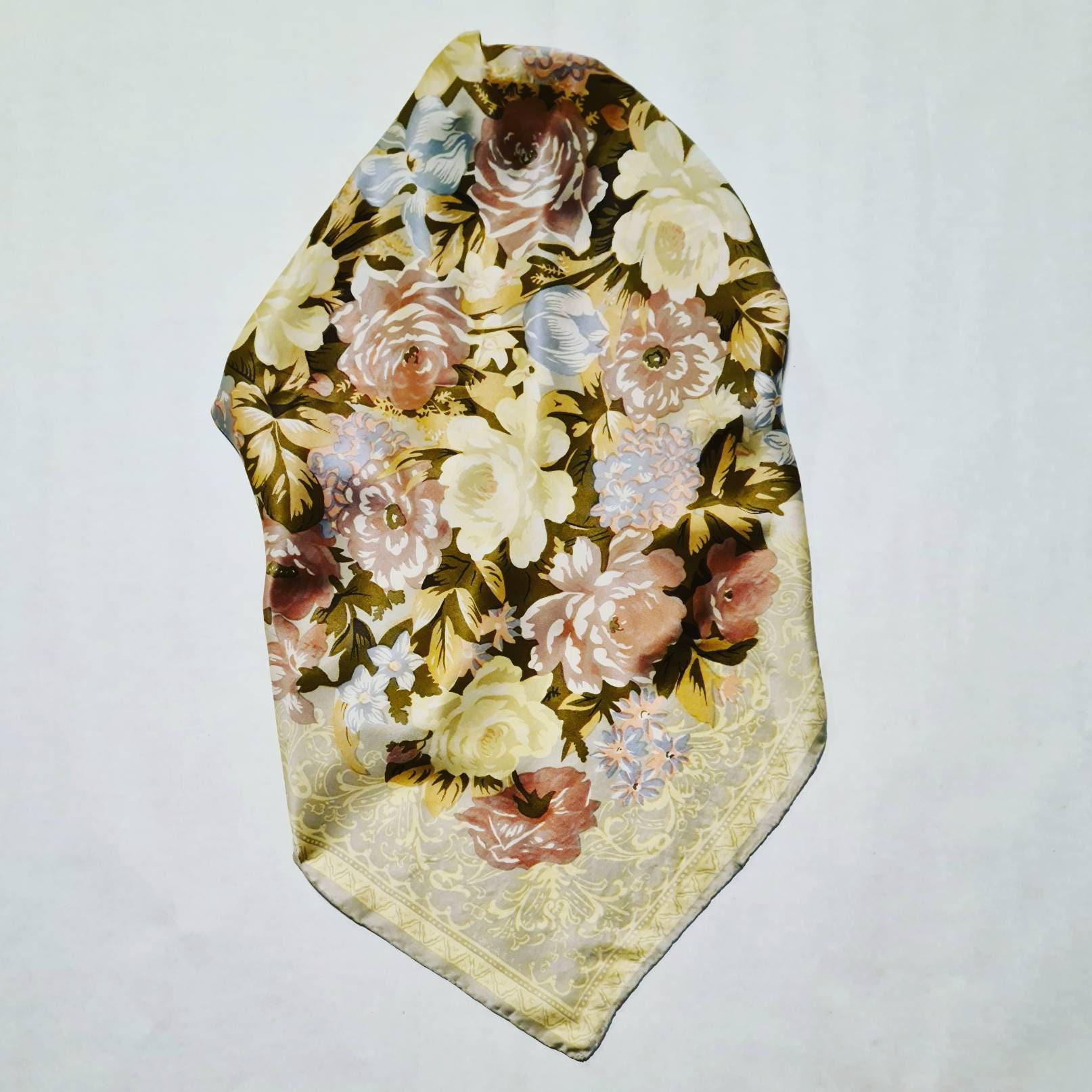 SS140 used italy vintage シルク フラワー スカーフ SS140 used italy vintage シルク フラワー スカーフ