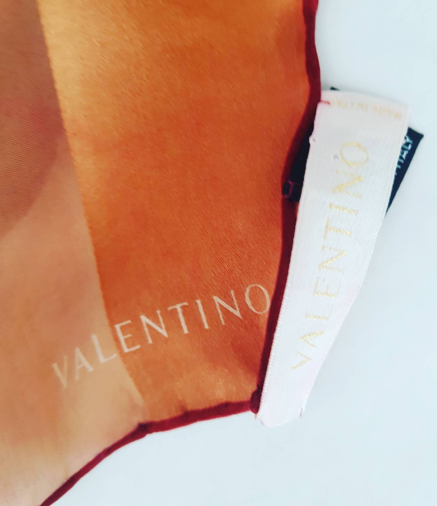 Foulard Valentino En Soie 100% - Dimensions 85x88 Cm, Couleur Vieux Rose - Vintage, Très Beau