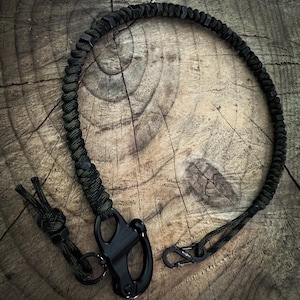 12 Hex Dark Camo Wallet Chain