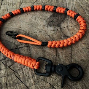 Cadena para billetera con gatillo a presión color naranja quemado