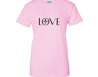 Women's Love Fleur De Lis T-Shirt Elegant Mardi Gras French Heritage Graphic Tee Shirt