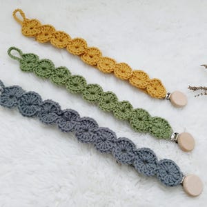 Crochet pacifier clips for Baby Shower Gift Unisex Newborn Baby Gift Boho pacifier with Wood clip New Moms Gifts Baby Accessories