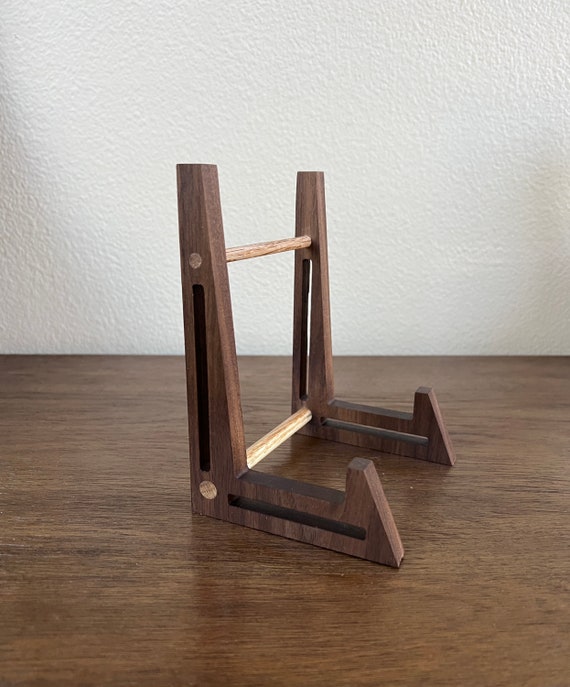 MODERN EASEL