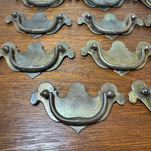 Vintage Metal Drawer Pull, Metal Drawer Handle, Drawer Pull, Salvage Brass Furniture Drawer Pull, Restoration Hardware, Traditional Hardware