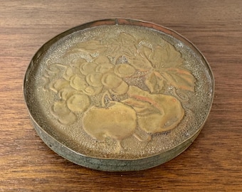 Vintage Fruit Brass and Wood Trivet, Old Trivet, Vintage Trivet, Brass Grape Trivet, Brass Trivet. Trivet