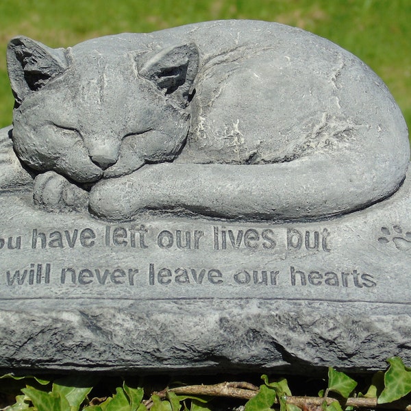 Cat Pet Memorial Small Hand Cast Stone Garden Ornament 20x18x8 cms 2.4 kilos