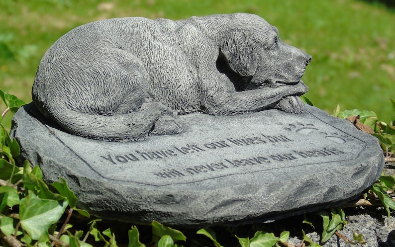 Stone Dog Memorial Garden Ornament: Pet Grave Marker bild 5