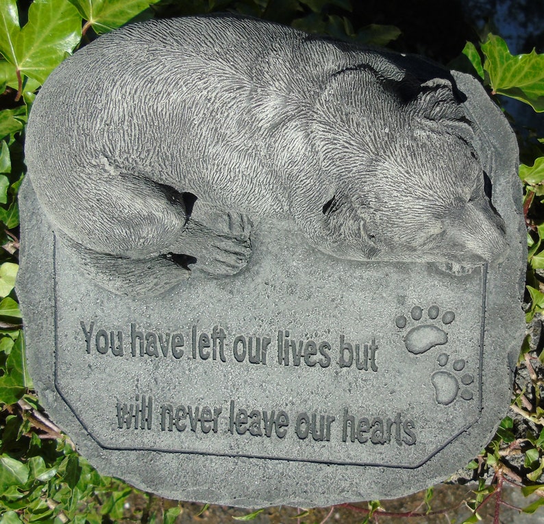 Stone Dog Memorial Garden Ornament: Pet Grave Marker bild 7