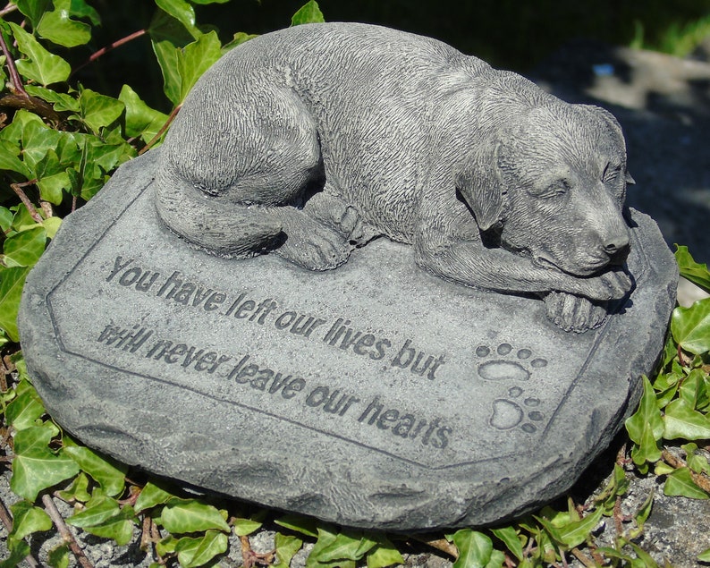 Stone Dog Memorial Garden Ornament: Pet Grave Marker bild 4