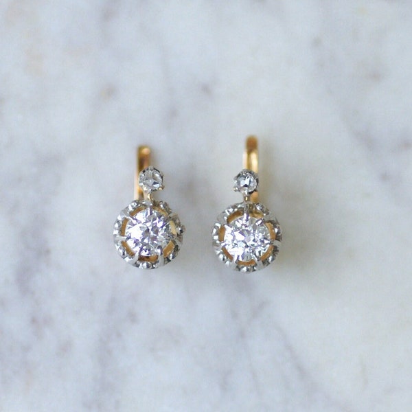 Boucles d'oreilles anciennes dormeuses diamants 1.05 Cts