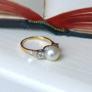 Art Deco Pearl and Diamond Ring in Yellow Gold and Platinum
