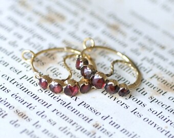 Poissardes earrings, garnets, yellow gold