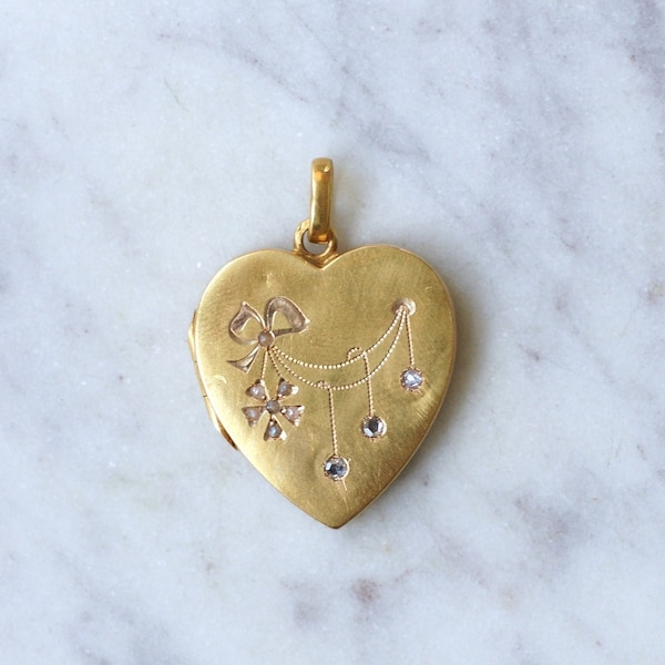 Old medallion pendant, opening heart in yellow gold, diamonds and pearls