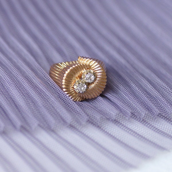 Anillo de cúpula en espiral en oro rosa, platino y diamantes, años 50