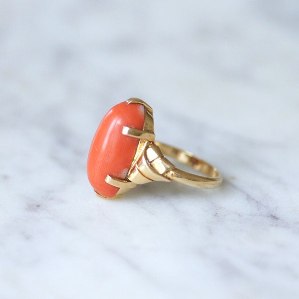 Bague marquise vintage cabochon de corail sur or