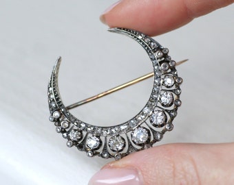 Old crescent moon brooch with diamonds in pink gold and silver