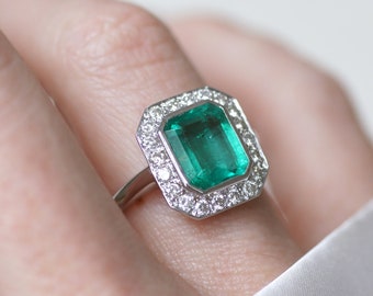 Colombian Emerald Ring 2.00 Cts and Diamonds in White Gold