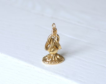 Old Victorian stamp seal pendant in yellow gold