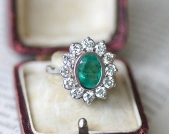 Emerald daisy ring 1.60 Cts and diamonds