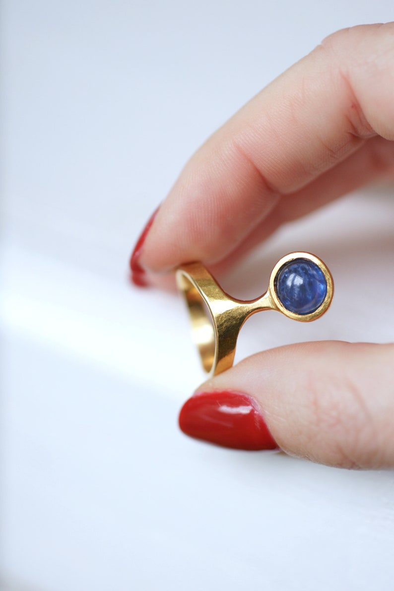 Vintage Burmese Sapphire Ring on Gold by Costanza image 7