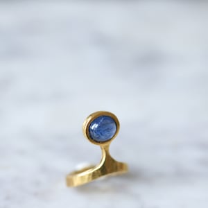 Vintage Burmese Sapphire Ring on Gold by Costanza image 6
