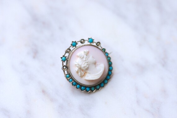 Round brooch in silver, pink shell cameo, turquoi… - image 3