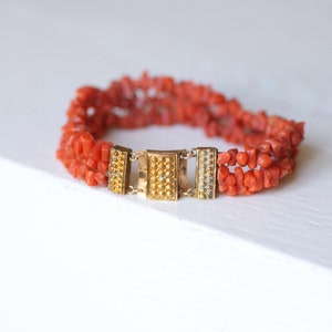Antique three-row coral bracelet, gold clasp, 19th century