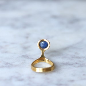 Vintage Burmese Sapphire Ring on Gold by Costanza image 8