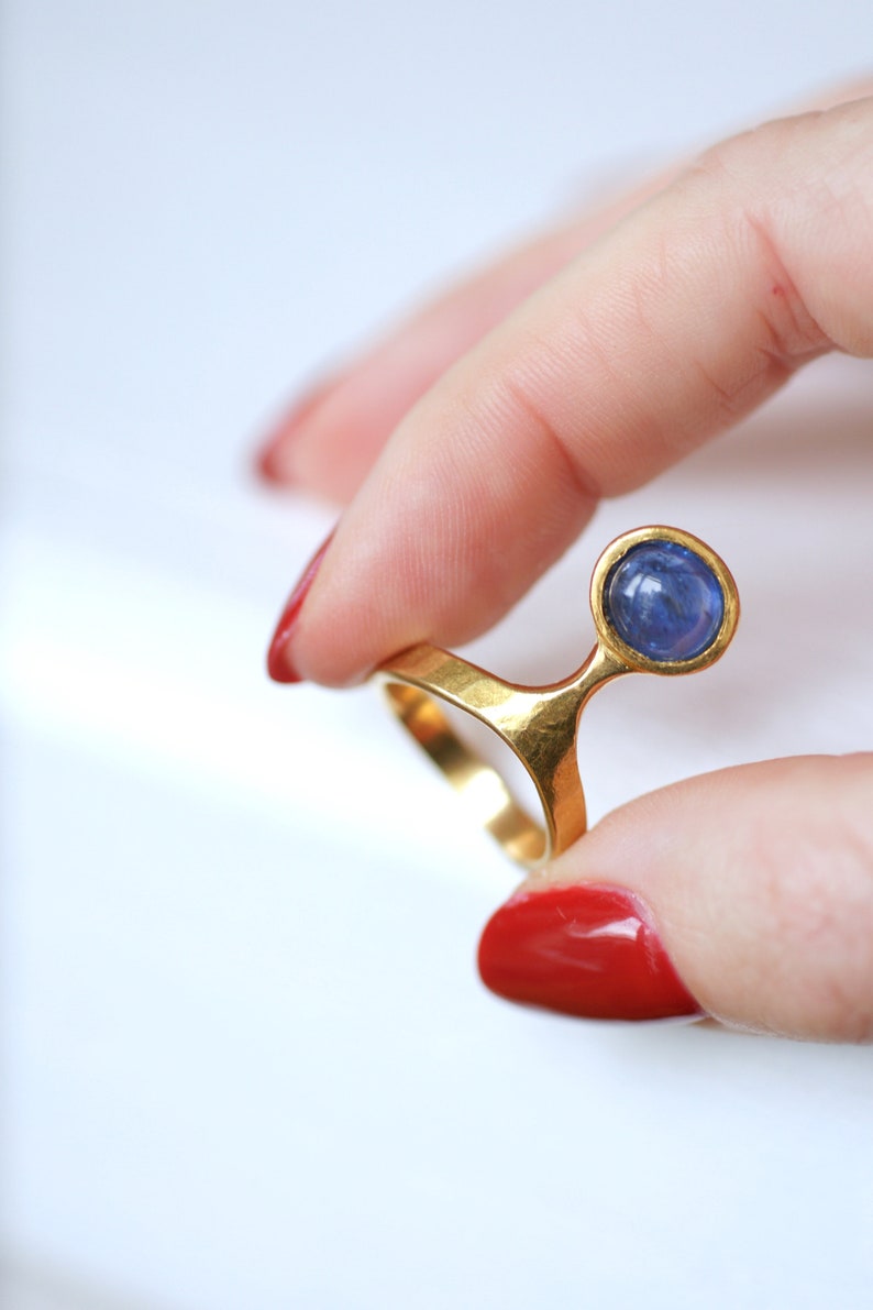 Vintage Burmese Sapphire Ring on Gold by Costanza image 1