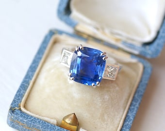 Ceylon Sapphire Ring 7.94 Cts and diamonds in white gold