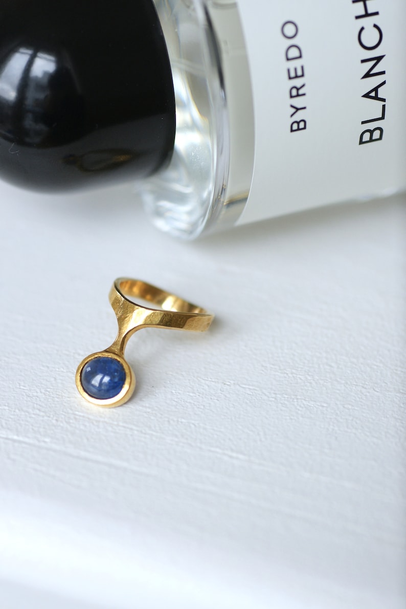 Vintage Burmese Sapphire Ring on Gold by Costanza image 5
