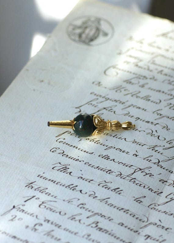 Pendentif Ancien Clef de Montre Or Jaune et Jaspe… - image 4