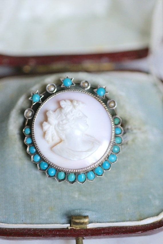 Round brooch in silver, pink shell cameo, turquoi… - image 6