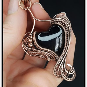 Tutoriel sur le pendentif coeur Cahlie. Tutoriel pdf sur l'emballage métallique, téléchargez-le instantanément et commencez à fabriquer tout de suite. Modèle Kelly Jones. image 2