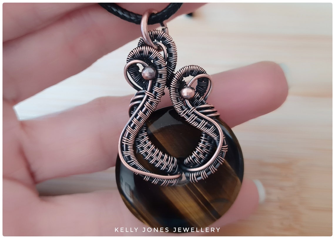 Daniella wire wrap donut pendant tutorial by Kelly Jones. An Etsy