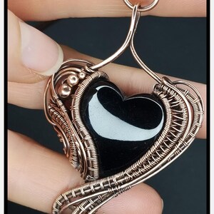 Tutoriel sur le pendentif coeur Cahlie. Tutoriel pdf sur l'emballage métallique, téléchargez-le instantanément et commencez à fabriquer tout de suite. Modèle Kelly Jones. image 4