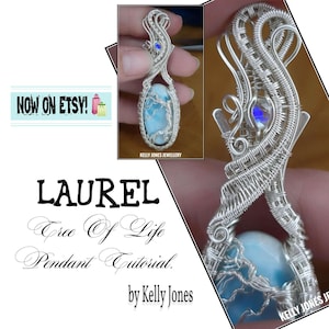 Könnte beinhalten: Ein silberner, drahtgewickelter Anhänger mit einem blauen und weißen Edelstein mit einem Lebensbaum-Design. Der Anhänger ist mit "LAUREL Tree Of Life Pendant Tutorial. by Kelly Jones" beschriftet.