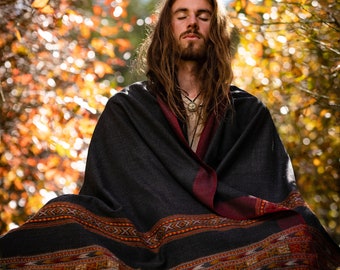 SAMADHI Meditación Oración Chal Manta Acogedora Gris Oscuro Cachemira Lana de Yak y Mezcla de Lana Acrílica Tibetano Lahsa Tribal Bordado Zen AJJAYA