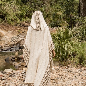 AKKAD Poncho Beige Handmade Ceremonial Hooded Hood Pockets Vegan Cotton Block Printed Tribal Patterns Naturally Dyed Festival Viking AJJAYA zdjęcie 1