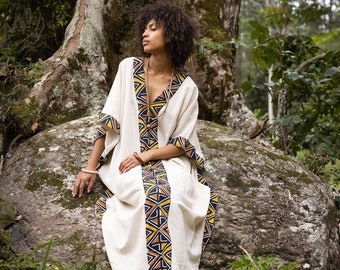 KAFATU Frauen Beige Kaftan Kleid Maxi afrikanische Stammes- Muster handgemachte Robe natürliche Baumwolle mit Taschen Zeremonie Ritual Festival Boho AJJAYA