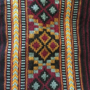 JHANA Couverture châle de prière de méditation confortable rouge cramoisi laine de yak et laine acrylique tibétaine hiver tribal celtique broderie zen AJJAYA image 7