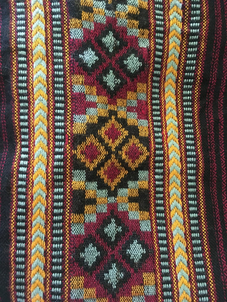 JHANA Couverture châle de prière de méditation confortable rouge cramoisi laine de yak et laine acrylique tibétaine hiver tribal celtique broderie zen AJJAYA image 7