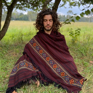 JHANA Meditation Prayer Shawl Blanket Cosy Red Crimson Cashmere Yak Wool and Acrylic Wool Tibetan Winter Tribal Celtic Embroidery Zen AJJAYA zdjęcie 1