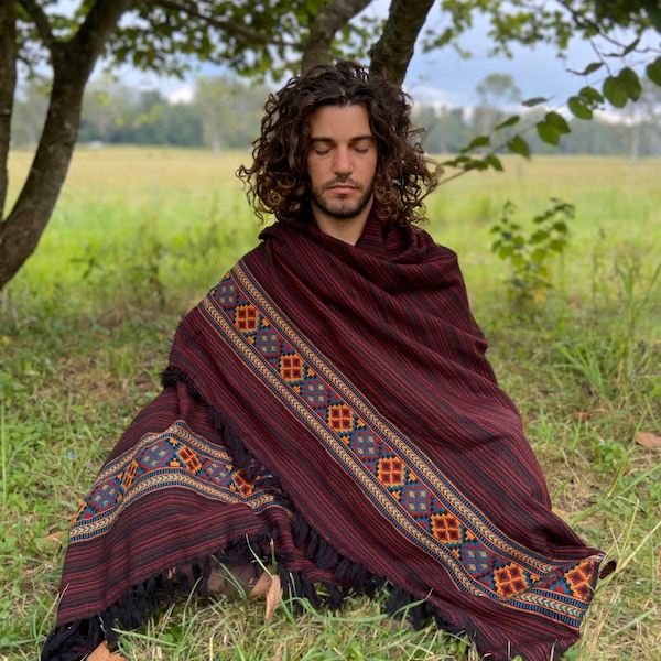 JHANA Couverture châle de prière de méditation confortable rouge cramoisi laine de yak et laine acrylique tibétaine hiver tribal celtique broderie zen AJJAYA