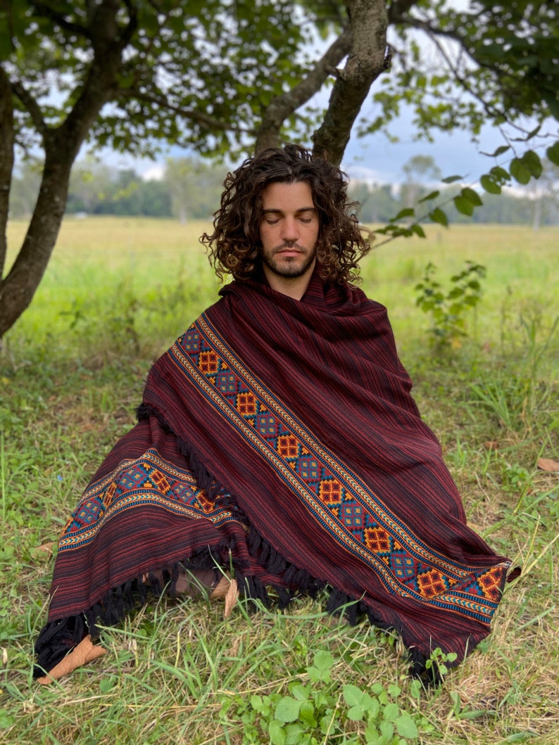 JHANA Meditation Prayer Shawl Blanket Cosy Red Crimson Cashmere Yak Wool and Acrylic Wool Tibetan Winter Tribal Celtic Embroidery Zen AJJAYA zdjęcie 1