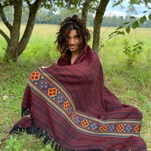 JHANA Meditation Prayer Shawl Blanket Cosy Red Crimson Cashmere Yak Wool and Acrylic Wool Tibetan Winter Tribal Celtic Embroidery Zen AJJAYA zdjęcie 2