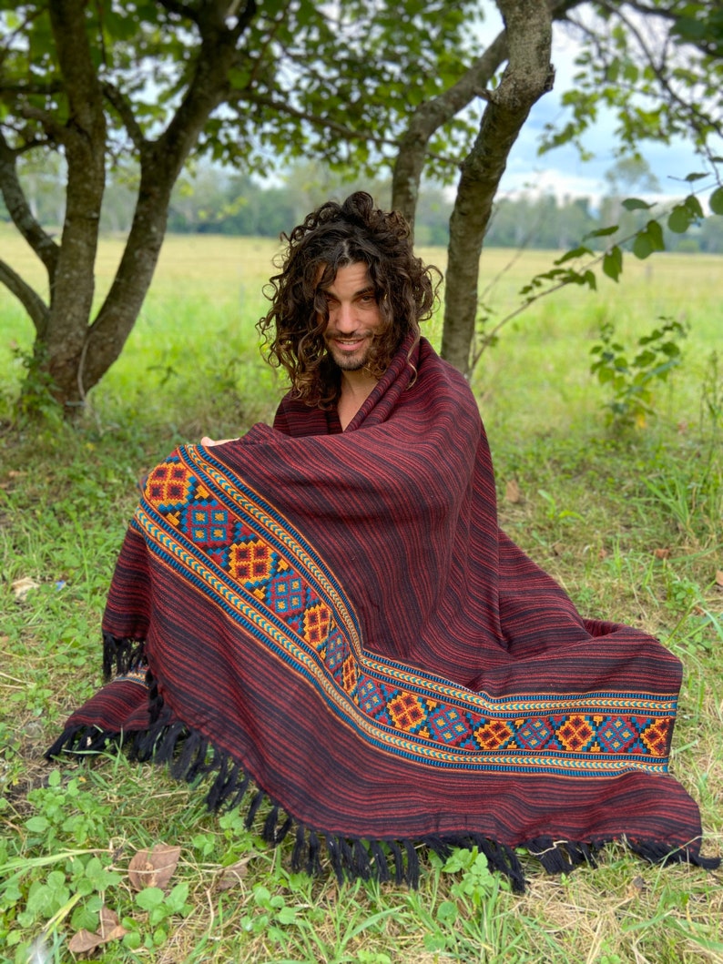 JHANA Meditation Prayer Shawl Blanket Cosy Red Crimson Cashmere Yak Wool and Acrylic Wool Tibetan Winter Tribal Celtic Embroidery Zen AJJAYA zdjęcie 2