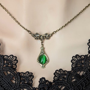 Emerald Green Pendant Necklace, Vintage Style Victorian Necklace, Historical Costume Jewelry