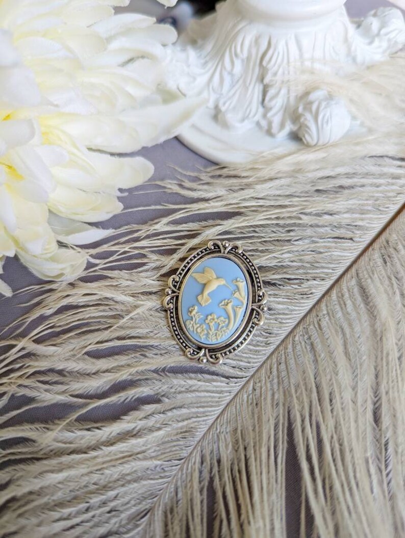 Blue Hummingbird Brooch, Bird Pin, Hummingbird Cameo Brooch, Nature Jewelry Gift idea, Gift for Mom image 3