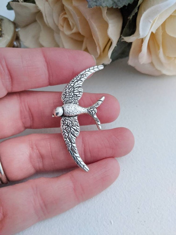 Silver Bird Pin Brooch, Swallow Pin, Bird Brooch, Nature Jewelry,  Birdwatcher Gift, Grandma Birthday Gift for Her, Mother of the Bride Gift -  Etsy